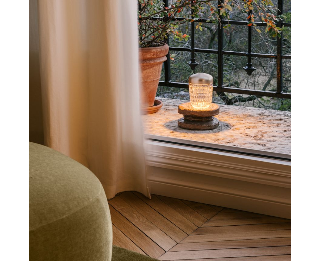 FOLIA
MINI SILVER FINISH PORTABLE LIGHT - Image 2